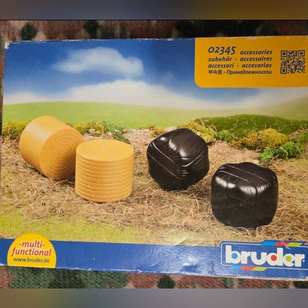 Bruder Round Hay Bales 4 pieces Black/Yellow Assorted #02345